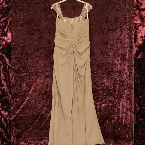 💞💞 Beautiful Formal Gown 💞💞 - Picture 3 of 7